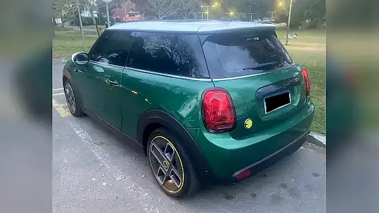 Foto de um mini cooper se