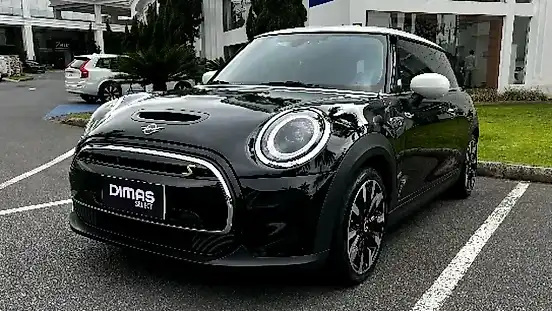 Foto de um mini cooper se