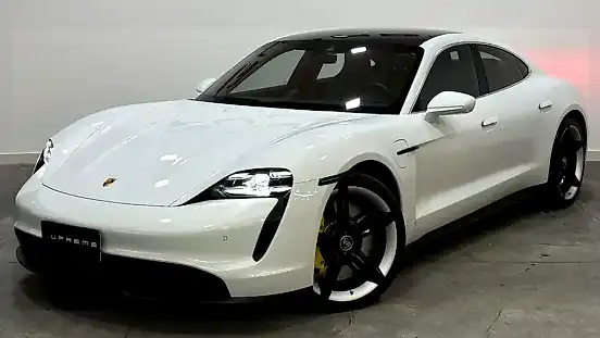 Foto de um porsche taycan