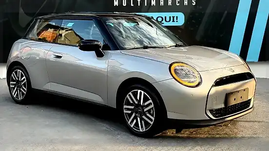 Foto de um mini cooper se
