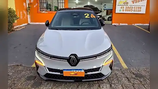 Foto de um renault megane e-tech electric