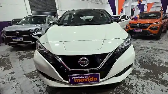 Foto de um nissan leaf