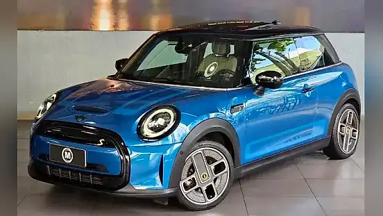 Foto de um mini cooper se