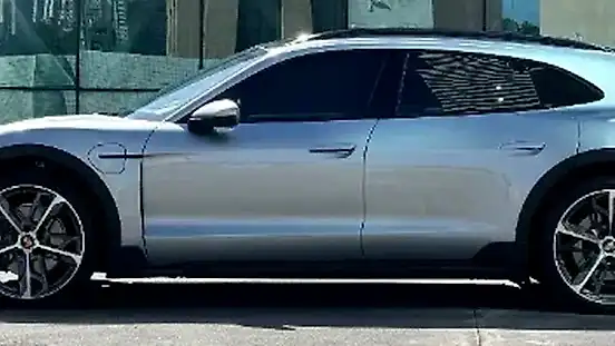 Foto de um porsche taycan