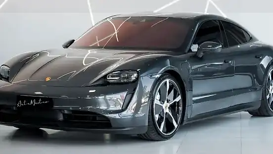 Foto de um porsche taycan