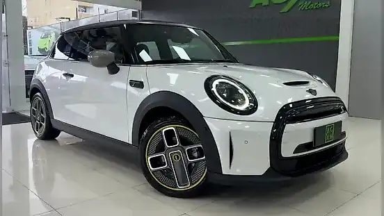 Foto de um mini cooper se