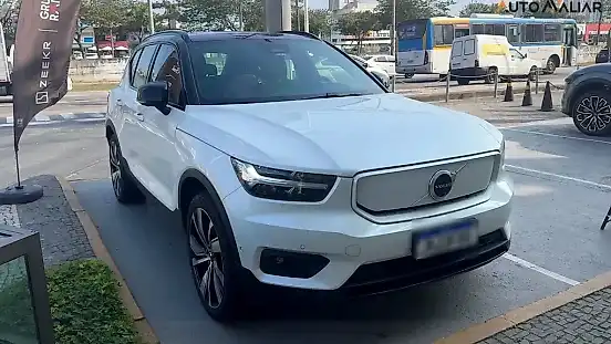 Foto de um volvo xc40 recharge