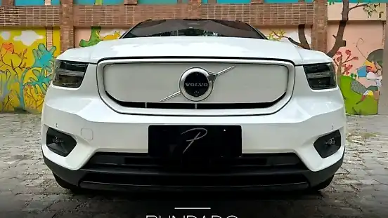 Foto de um volvo xc40 recharge