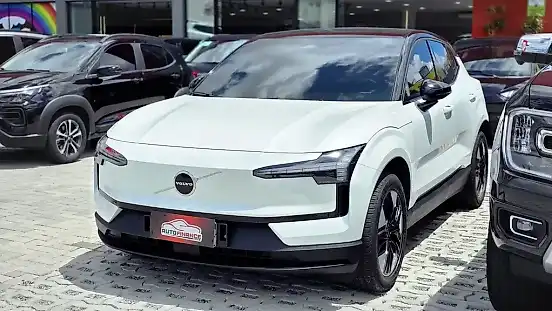 Foto de um volvo ex30