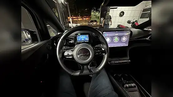 Foto de um byd dolphin plus