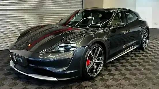 Foto de um porsche taycan
