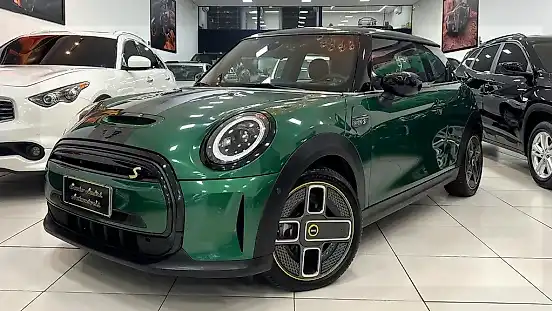 Foto de um mini cooper se