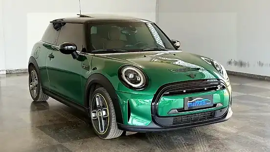 Foto de um mini cooper se