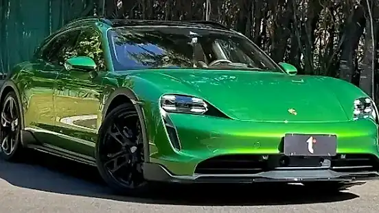 Foto de um porsche taycan