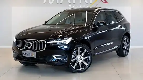Foto de um volvo xc60 recharge plug-in hybrid