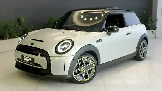 Foto de um mini cooper se