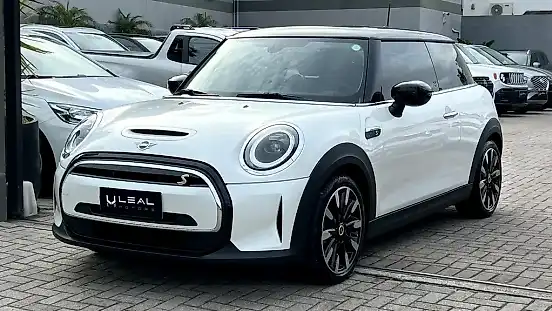 Foto de um mini cooper se