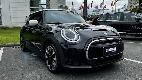 Foto de um mini cooper se