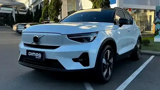 Foto de um volvo xc40 recharge