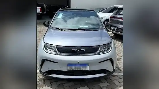 Foto de um byd dolphin plus