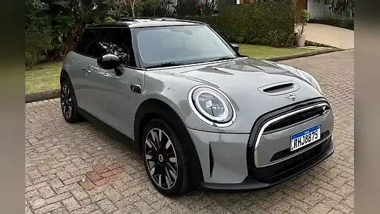 Foto de um mini cooper se