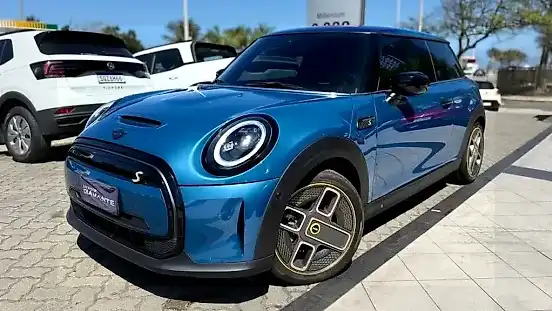 Foto de um mini cooper se