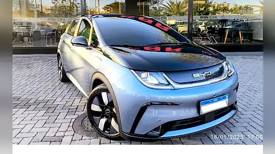 Foto de um byd dolphin plus