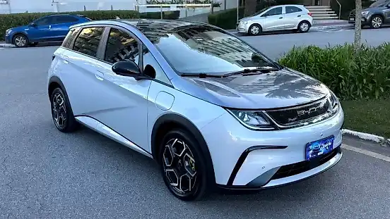 Foto de um byd dolphin plus