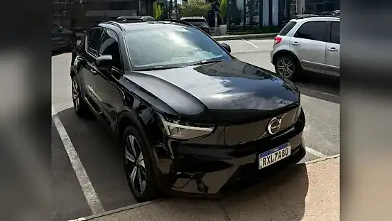 Foto de um volvo xc40 recharge
