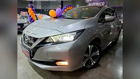 Foto de um nissan leaf