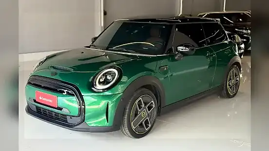 Foto de um mini cooper se