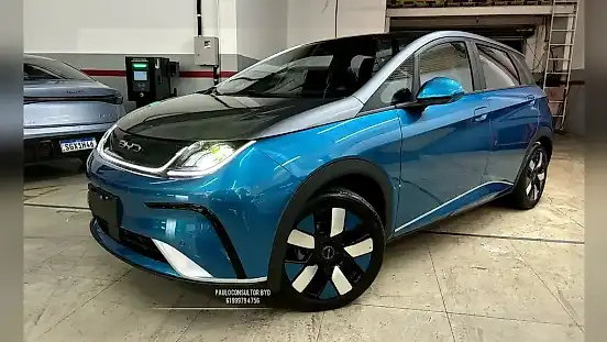 Foto de um byd dolphin plus