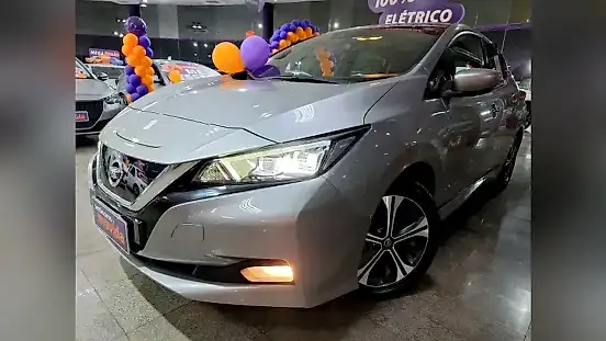 Foto de um nissan leaf