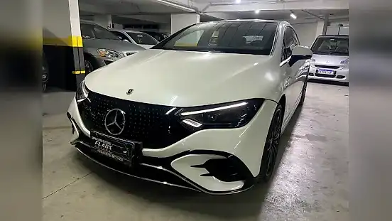 Foto de um mercedes eqe 300
