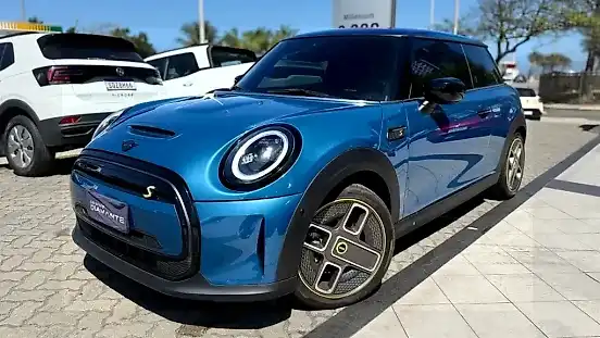 Foto de um mini cooper se