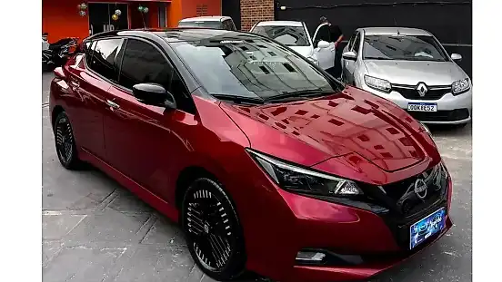 Foto de um nissan leaf