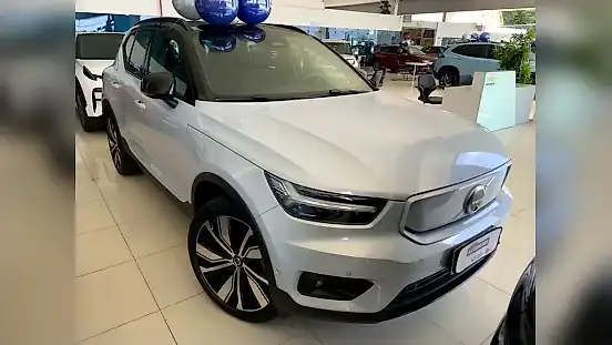 Foto de um volvo xc40 recharge