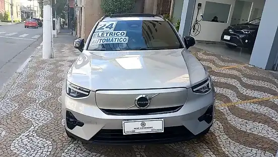 Foto de um volvo xc40 recharge