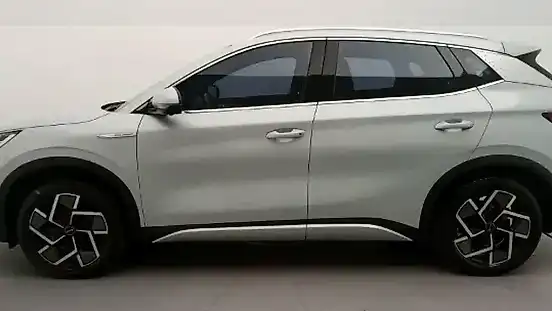 Foto de um byd yuan plus