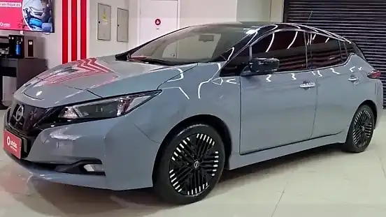 Foto de um nissan leaf