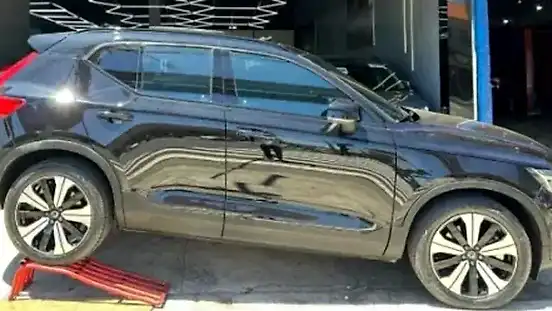 Foto de um volvo xc40 recharge