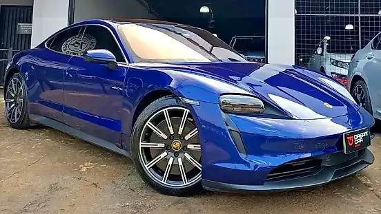Foto de um porsche taycan
