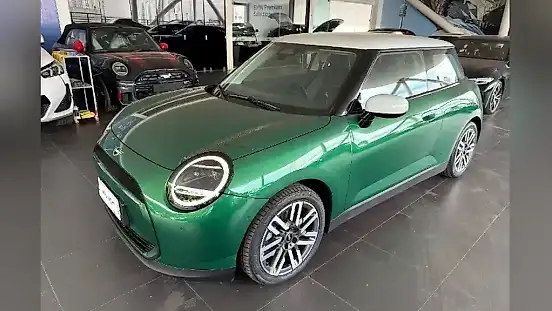 Foto de um mini cooper se
