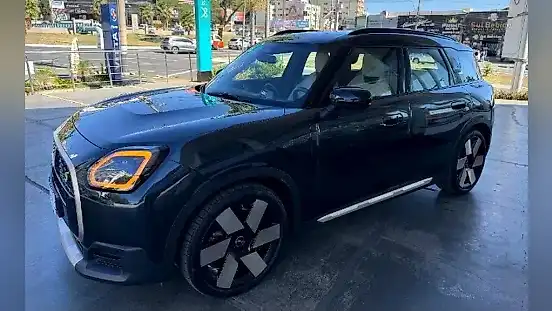 Foto de um mini countryman se all4