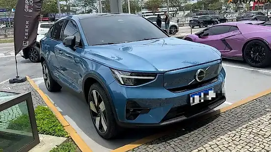 Foto de um volvo c40 recharge