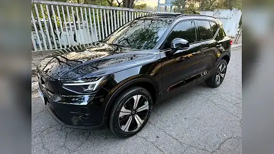 Foto de um volvo xc40 recharge