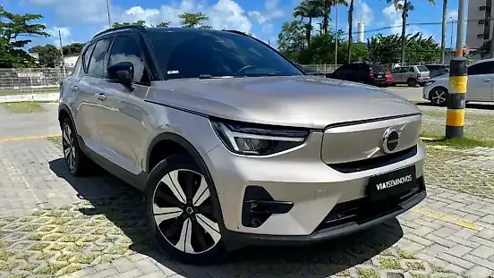 Foto de um volvo xc40 recharge