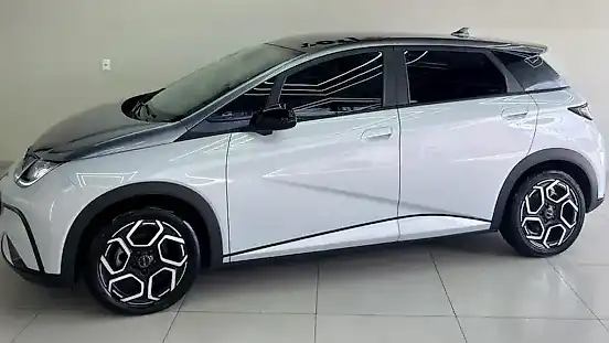 Foto de um byd dolphin plus