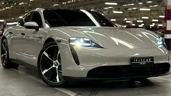 Foto de um porsche taycan