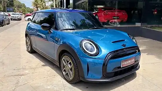 Foto de um mini cooper se